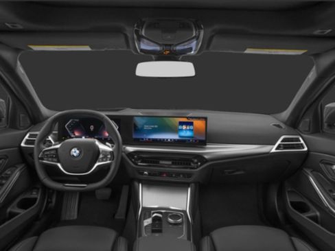 Used 2025 BMW 330i xDrive Sedan image 4