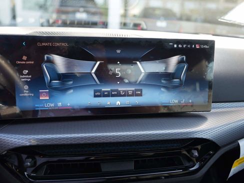 Used 2025 BMW 430i Coupe w/ Convenience Package image 29