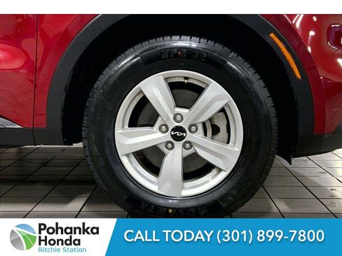 Used 2023 Kia Sorento LX image 8