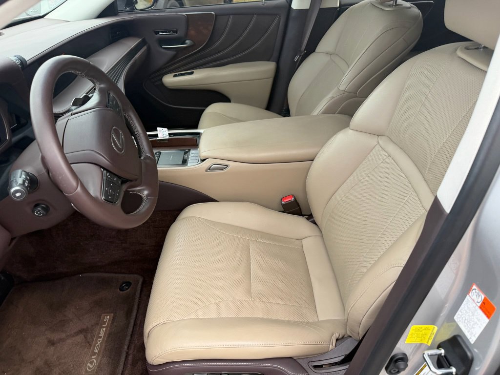 Used 2018 Lexus LS 500 w/ Accessory Package (Z1) RWD image 9