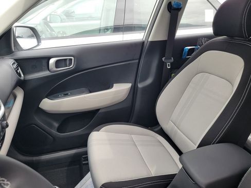 New 2025 Hyundai Venue SEL image 36