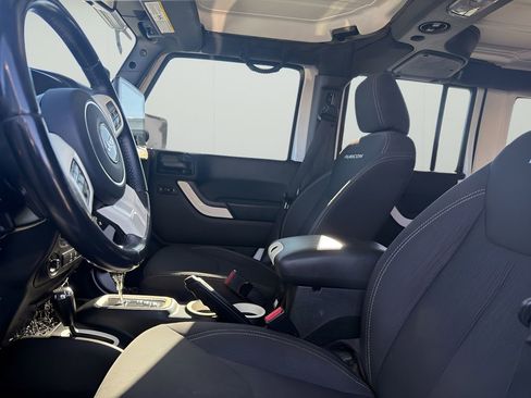 Used 2017 Jeep Wrangler Unlimited Rubicon w/ Connectivity Group image 2