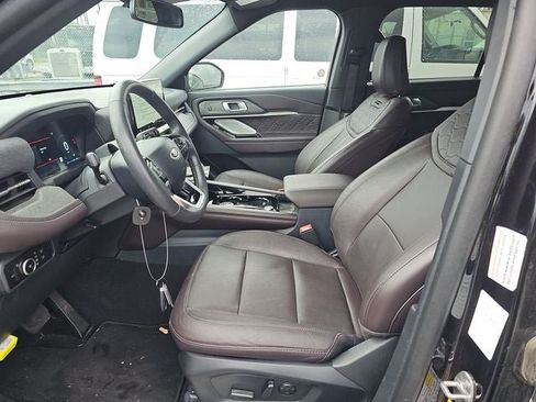 Used 2025 Ford Explorer Platinum w/ LUX Leather Package AWD/4WD image 24