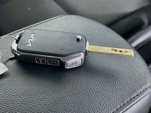 Used 2023 Kia Soul LX w/ LX Technology Package FWD image 33