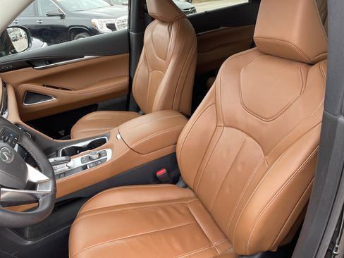 Used 2024 INFINITI QX60 Sensory w/ Vision Package image 11