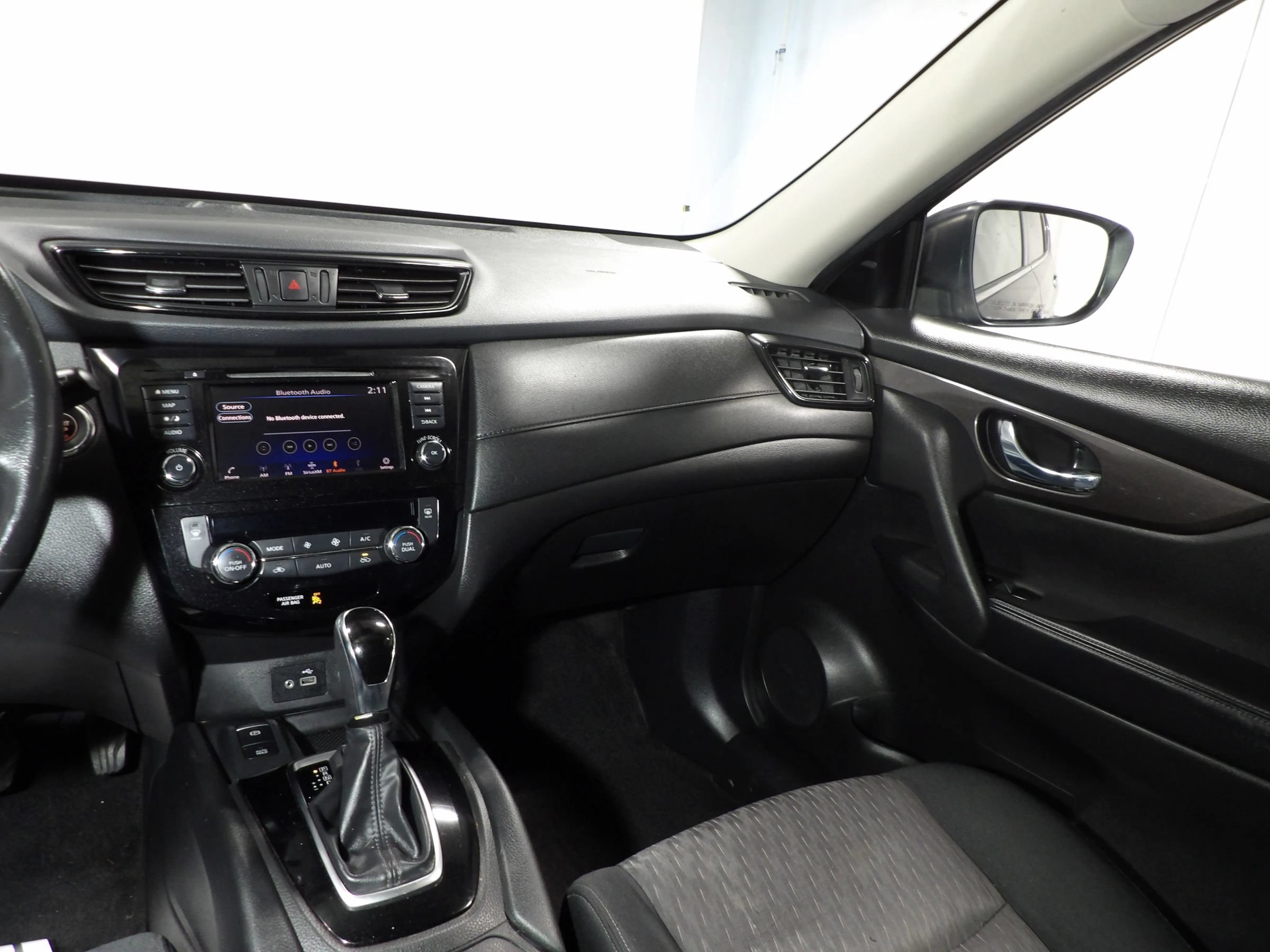 Used 2019 Nissan Rogue SV w/ Premium Package AWD/4WD image 13