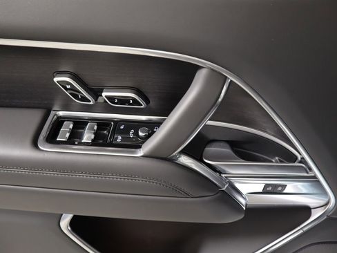 New 2025 Land Rover Range Rover SE image 24
