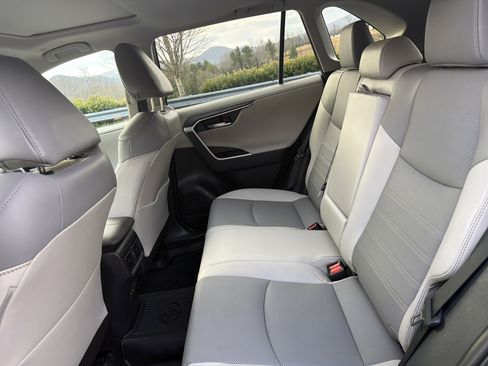 Used 2023 Toyota RAV4 Limited image 12