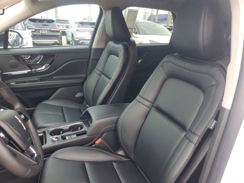 New 2025 Lincoln Corsair FWD image 9