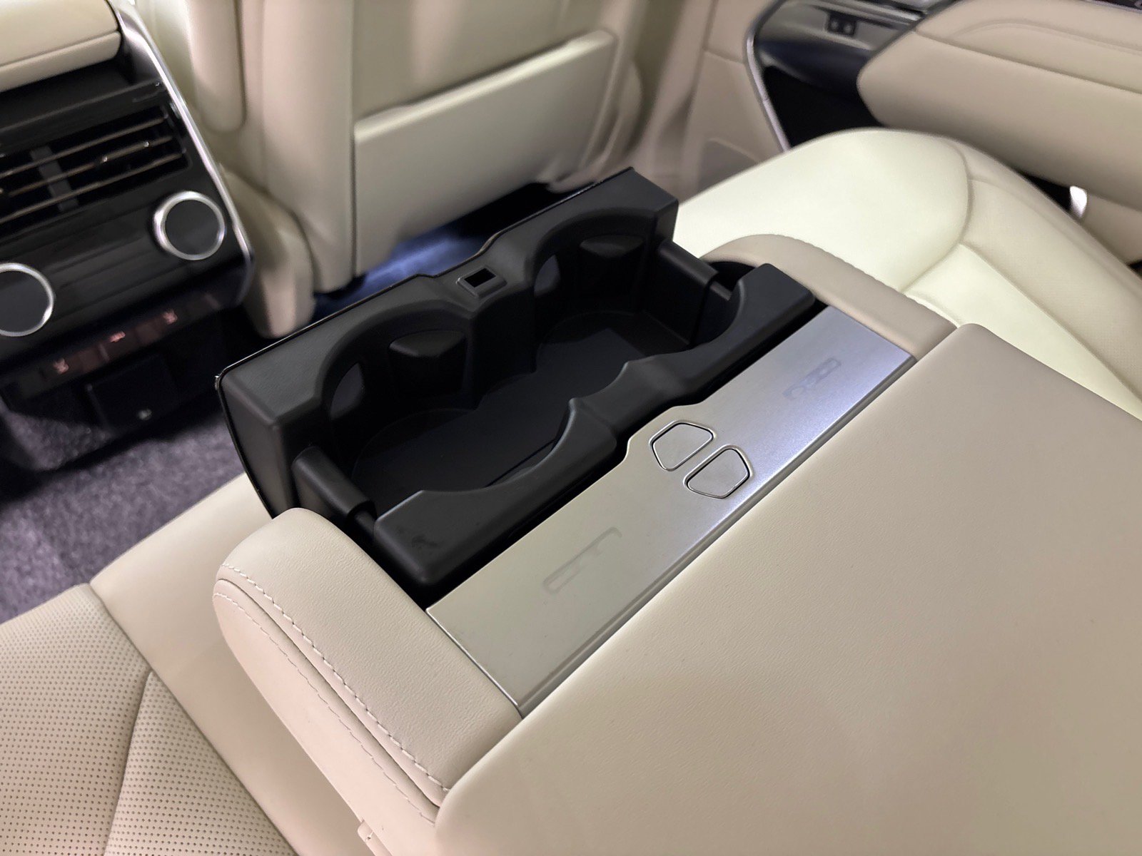 New 2026 Land Rover Range Rover SE AWD/4WD image 25