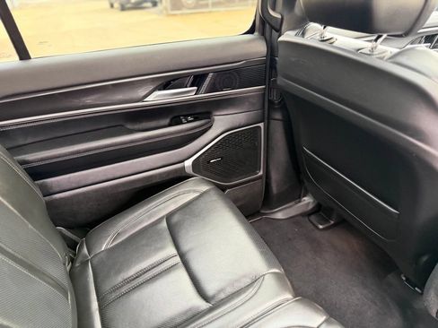 Used 2022 Jeep Wagoneer Series I w/ Premium Group I AWD/4WD image 19