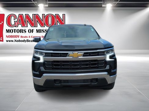 Used 2023 Chevrolet Silverado 1500 LT AWD/4WD image 2