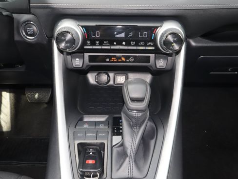 Used 2025 Toyota RAV4 XLE FWD image 11
