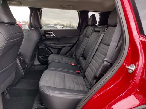 New 2025 Mitsubishi Outlander SE image 8