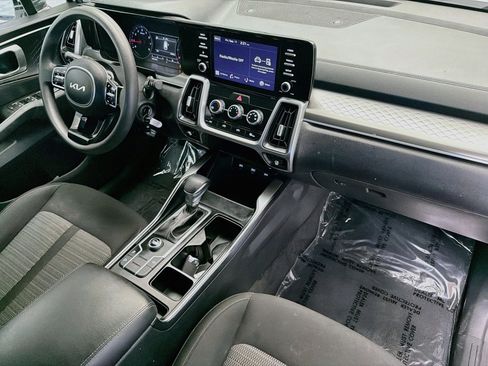 Used 2022 Kia Sorento LX FWD image 12