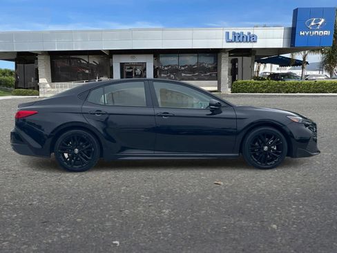 Used 2025 Toyota Camry SE image 9