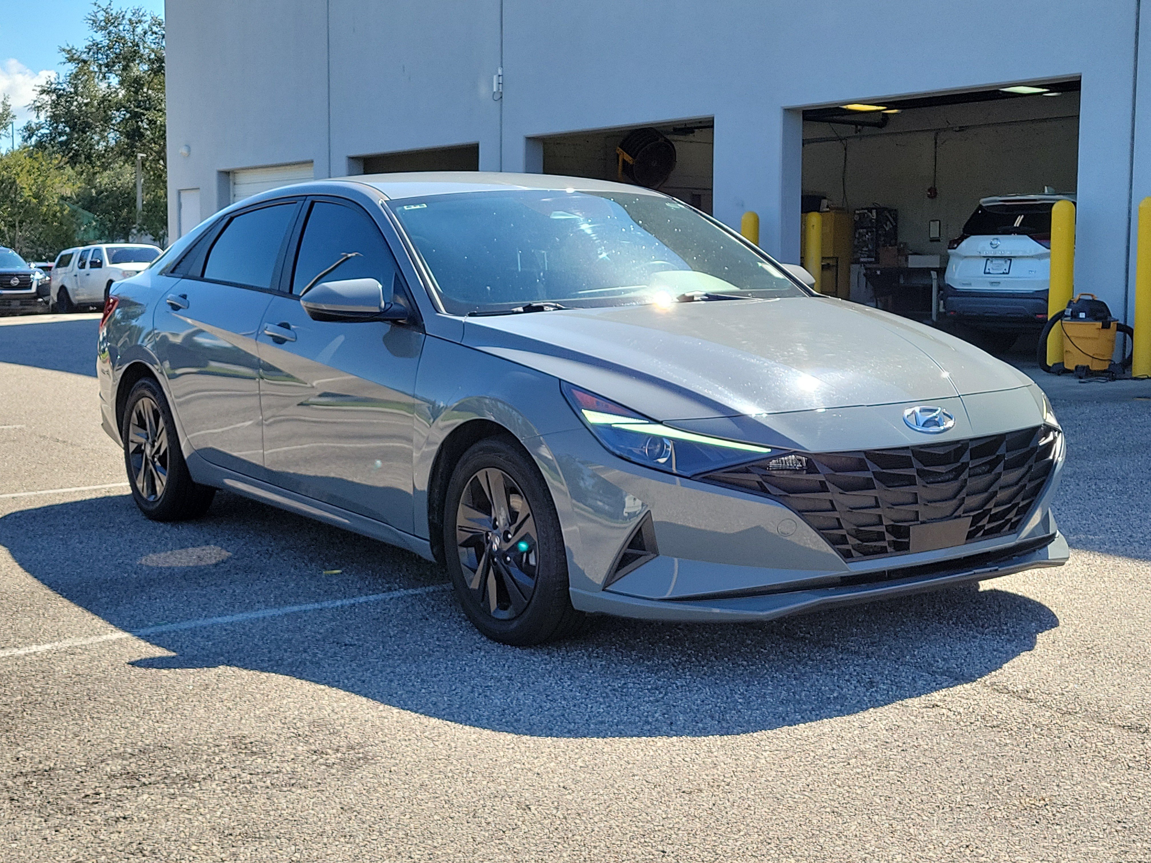 Used 2021 Hyundai Elantra SEL w/ Convenience Package FWD image 3