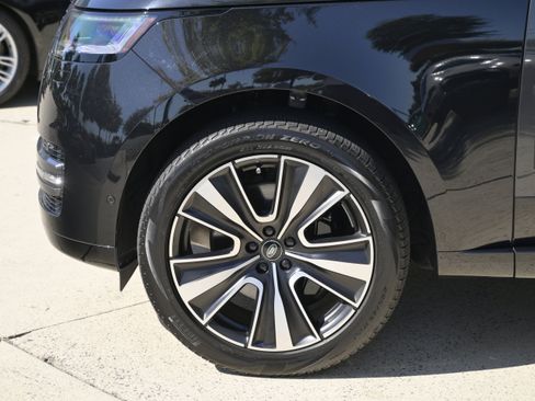 Used 2024 Land Rover Range Rover SE image 9