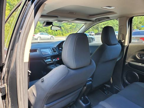 Used 2020 Honda HR-V EX image 11