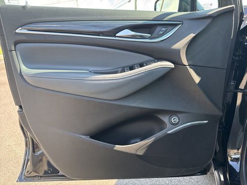 Used 2021 Buick Enclave Essence image 32