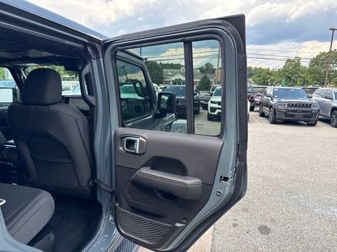 Used 2024 Jeep Wrangler Unlimited Sahara w/ Technology Group AWD/4WD image 15