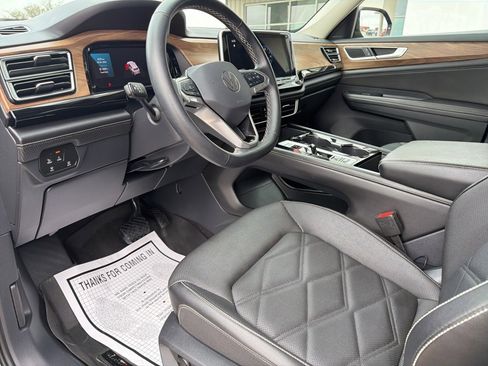 Used 2024 Volkswagen Atlas SE image 12