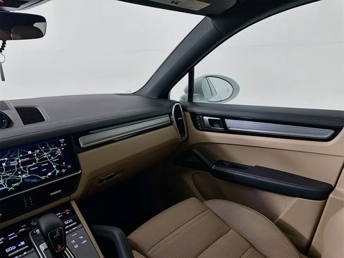 Used 2023 Porsche Cayenne S image 25