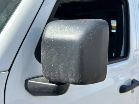 Certified 2025 Jeep Gladiator Sport AWD/4WD image 9