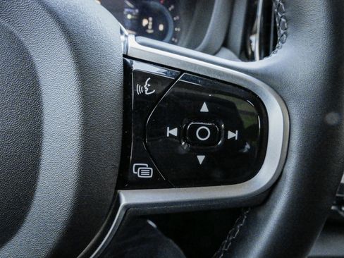 Used 2025 Volvo XC60 B5 Plus image 20