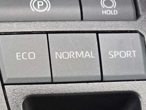 Used 2024 Toyota RAV4 XLE FWD image 7