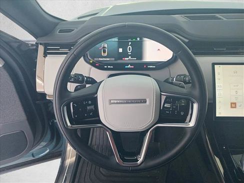 Used 2025 Land Rover Range Rover Sport SE image 14