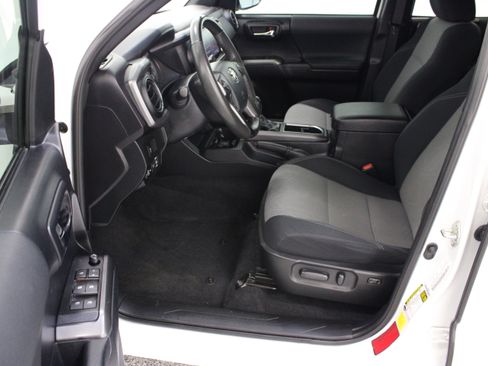 Used 2020 Toyota Tacoma TRD Off-Road w/ Technology Package AWD/4WD image 14