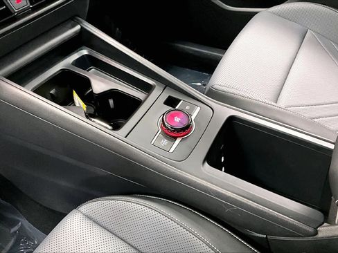 Used 2025 Volkswagen Tiguan SE image 20