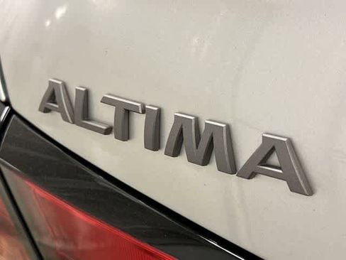 Used 2024 Nissan Altima 2.5 SV FWD image 24