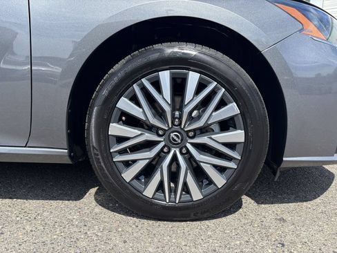Used 2024 Nissan Altima 2.5 SV AWD/4WD image 9