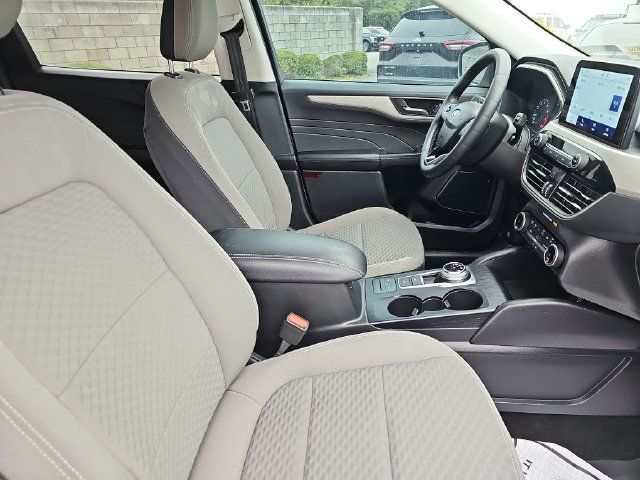 Used 2022 Ford Escape SE w/ SE Sport Appearance Package FWD image 10