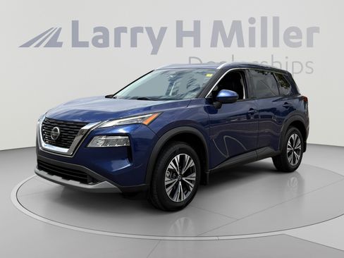 Used 2021 Nissan Rogue SV w/ Premium Package FWD image 1