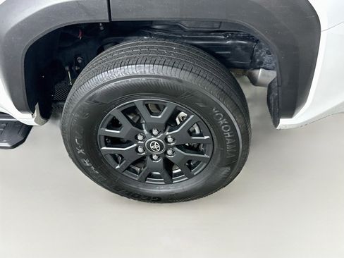 Used 2025 Toyota 4Runner SR5 AWD/4WD image 11