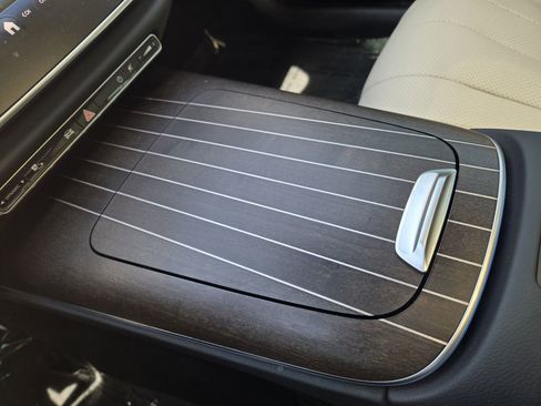 Used 2025 Mercedes-Benz E 350 Sedan image 19