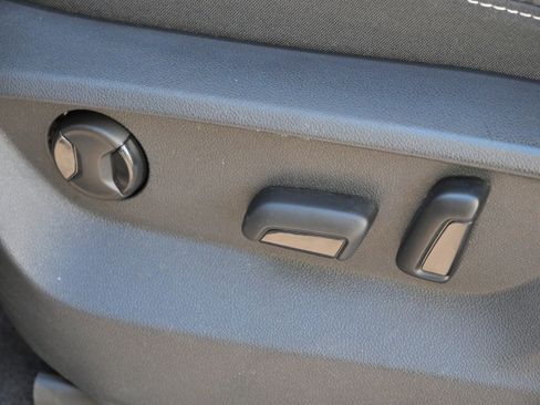 Certified 2022 Volkswagen Atlas Cross Sport SE image 20