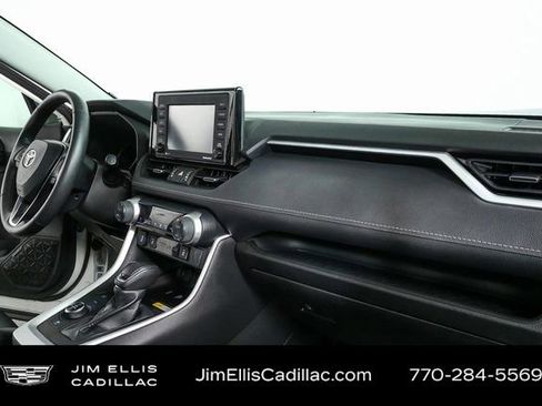 Used 2022 Toyota RAV4 XLE Premium image 23