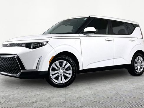 Certified 2024 Kia Soul LX FWD image 1