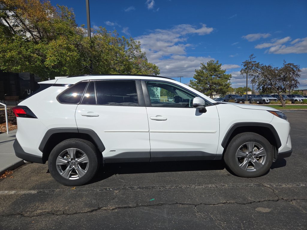 Used 2024 Toyota RAV4 LE AWD/4WD image 4