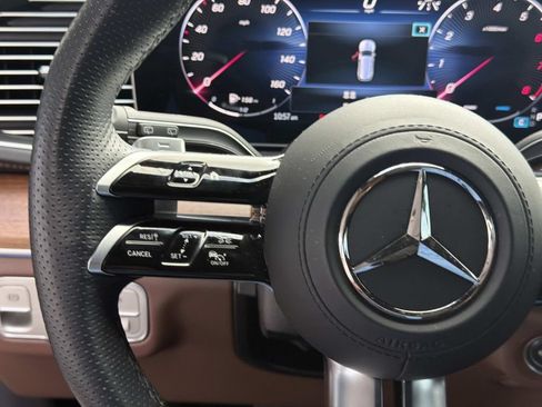 Used 2024 Mercedes-Benz GLS 450 4MATIC image 23
