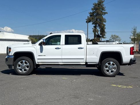 Used 2018 GMC Sierra 2500 SLT w/ Duramax Plus Package AWD/4WD image 5