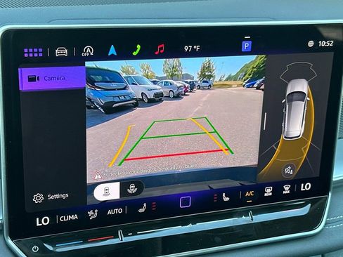 New 2025 Volkswagen Tiguan SE image 18