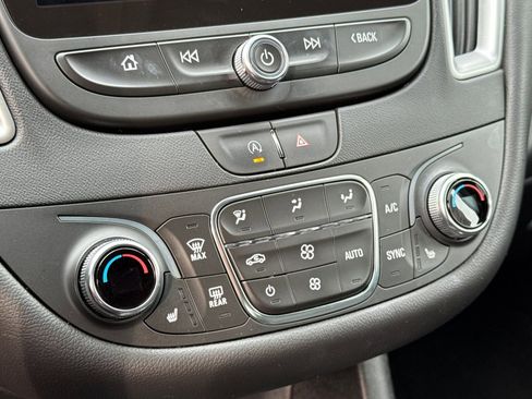 Certified 2022 Chevrolet Malibu LT w/ Leather Package image 21