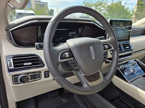 Used 2021 Lincoln Navigator Reserve w/ Luxury Package RWD image 10