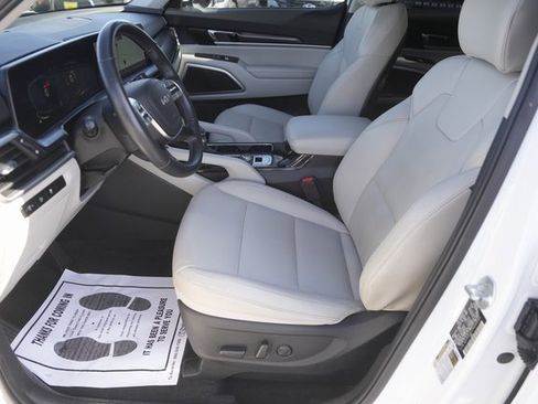 Used 2023 Kia Telluride S image 9