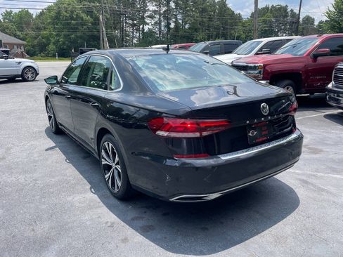 Used 2021 Volkswagen Passat 2.0T SE FWD image 8
